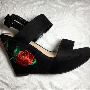 Embroidered Wedge Heel👼🏽